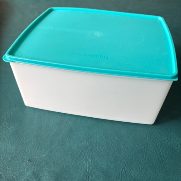 Tupperware 6284 Freeze it storage container with snowflake pattern. - Picture 5 of 10